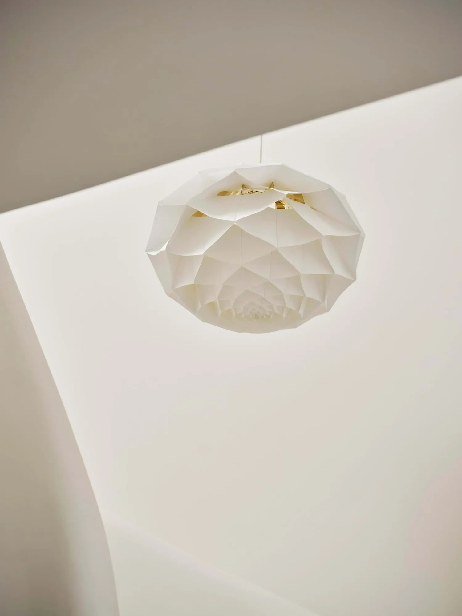 OS111 Begonya pendel, White-brass, Ø50 cm Carl Hansen & Søn
