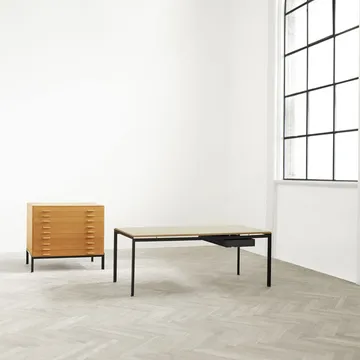 PK52A studentskrivbord pulverlackerat stål - Svartgrålamat-Svart - Carl Hansen & Søn