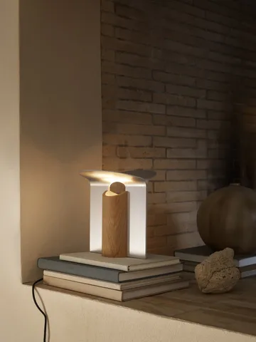 RF200 Petal bordslampa, Oiled oak-aluminium - Carl Hansen & Søn