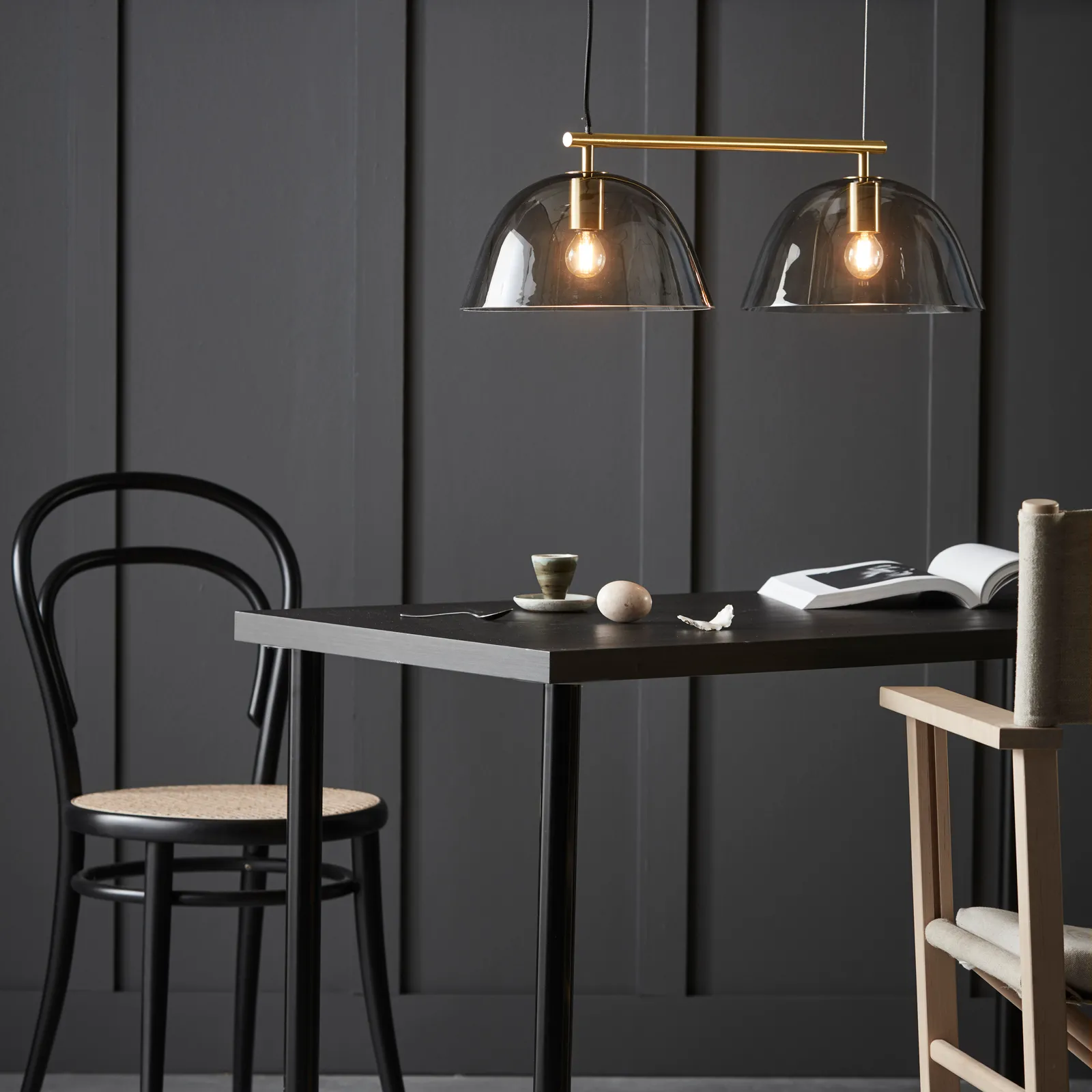 Wendo 70 taklampa rökfärgat glas, Mässingfinish CO Bankeryd