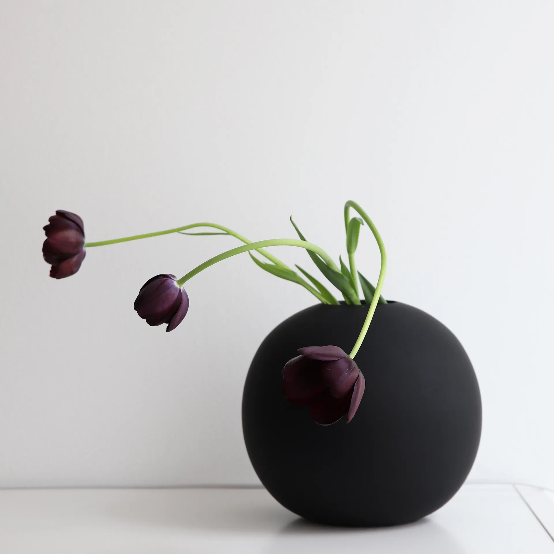 Ball vas black, 20 cm Cooee Design