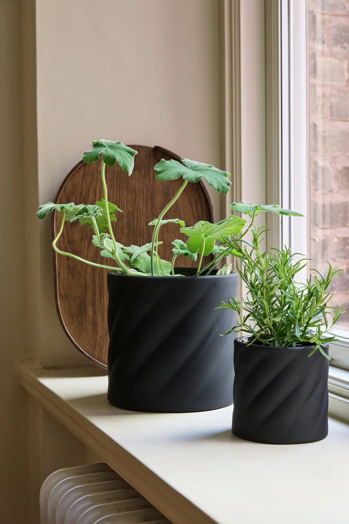 Twist blomkruka, Black, medium Ø19 cm Cooee Design