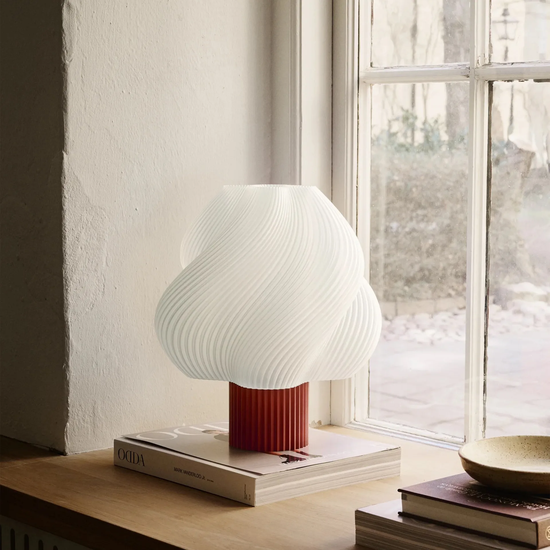 Soft Serve bordslampa, Rhubarb, Grande, 34 cm Crème Atelier