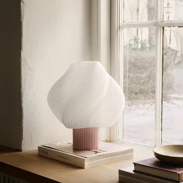Soft Serve bordslampa - Wild strawberry, Grande, 34 cm - Crème Atelier