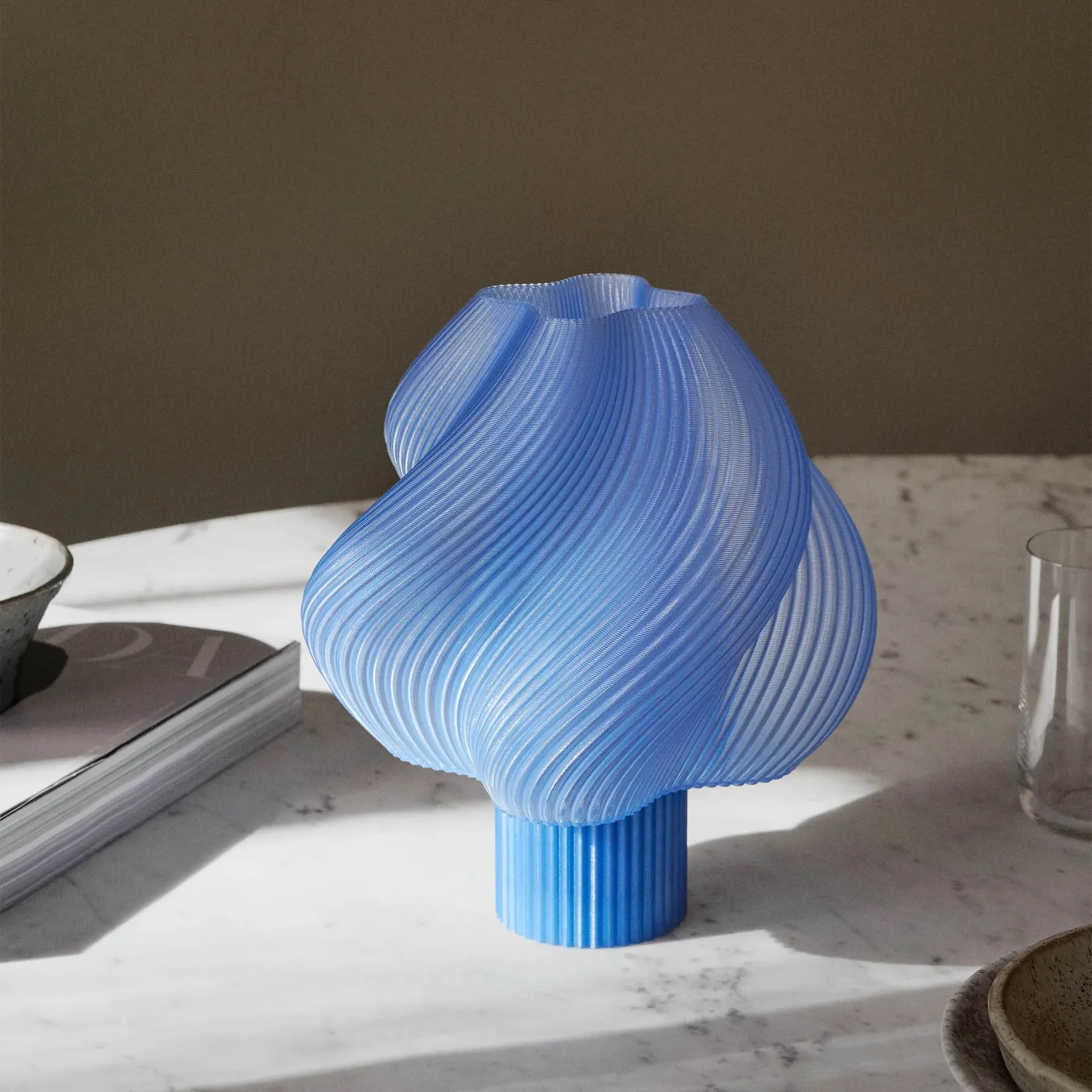 Soft Serve portabel bordslampa, Blueberry sorbet, 23 cm Crème Atelier