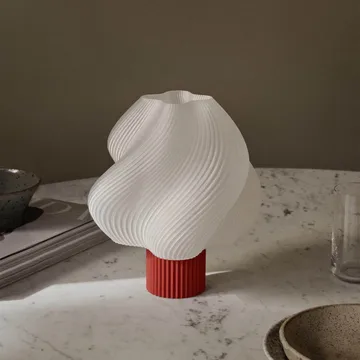 Soft Serve portabel bordslampa - Rhubarb, 23 cm - Crème Atelier
