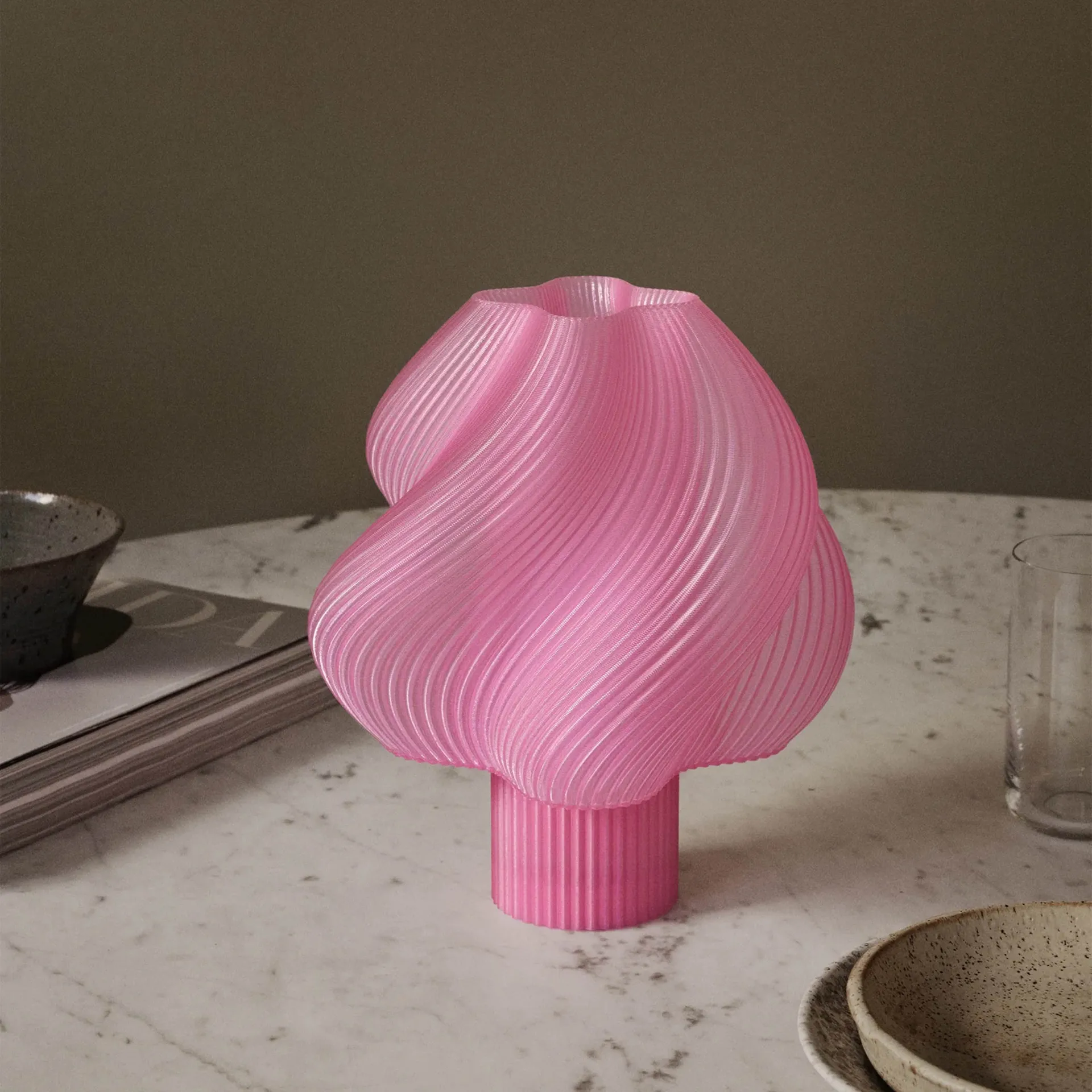 Soft Serve portabel bordslampa, Rose sorbet, 23 cm Crème Atelier