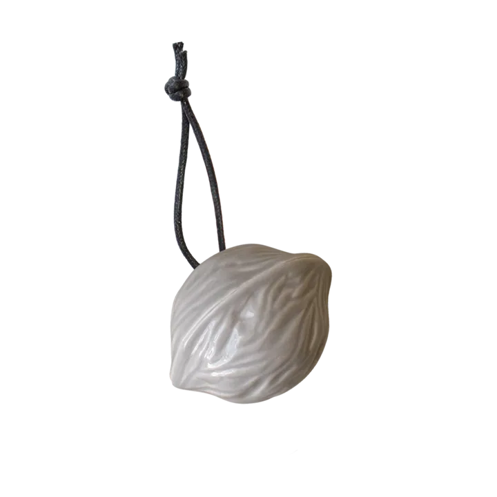 Hanging walnut julgranshänge - Shiny mole - DBKD