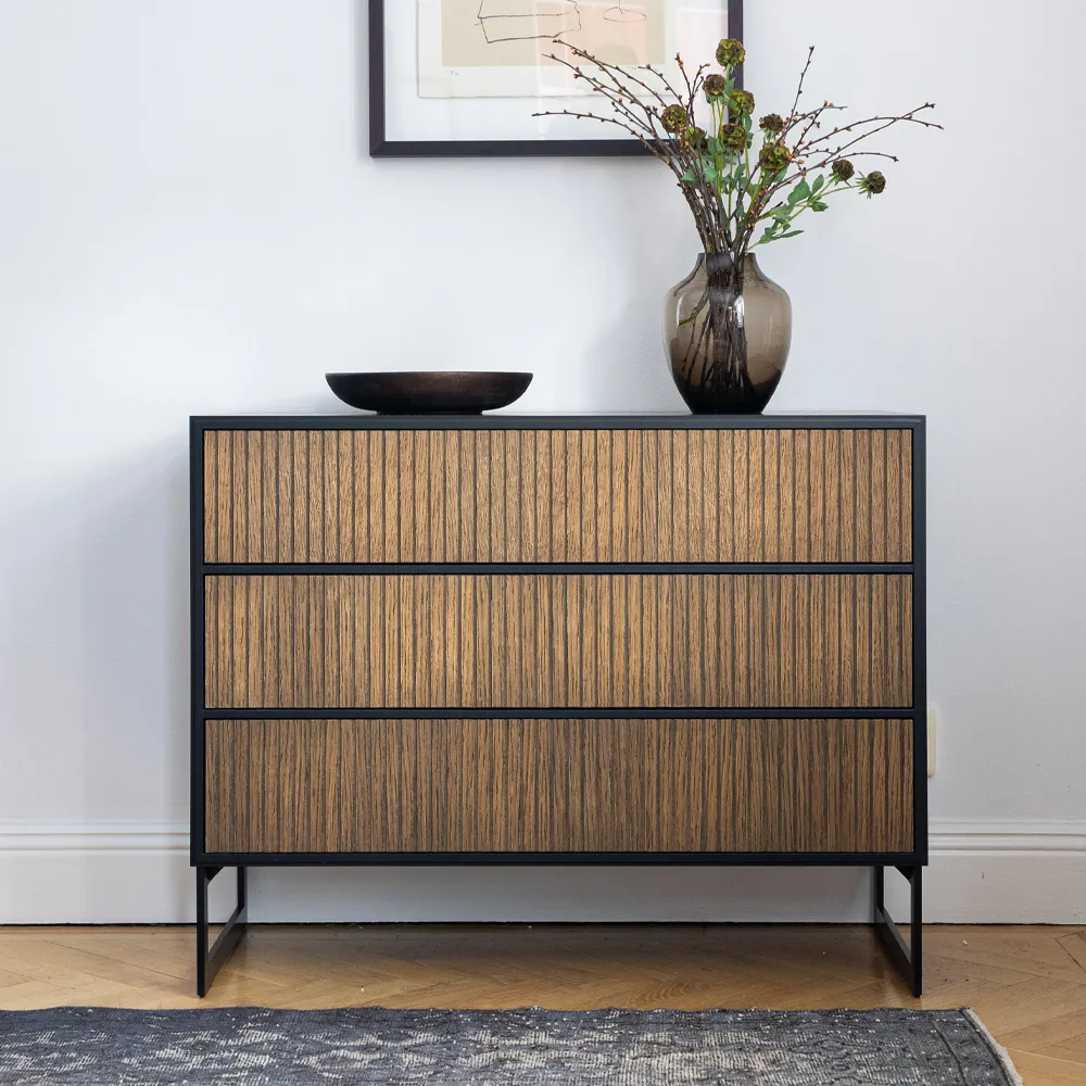 Line byrå, walnut/black, 3 lådor, svarta metallben Englesson