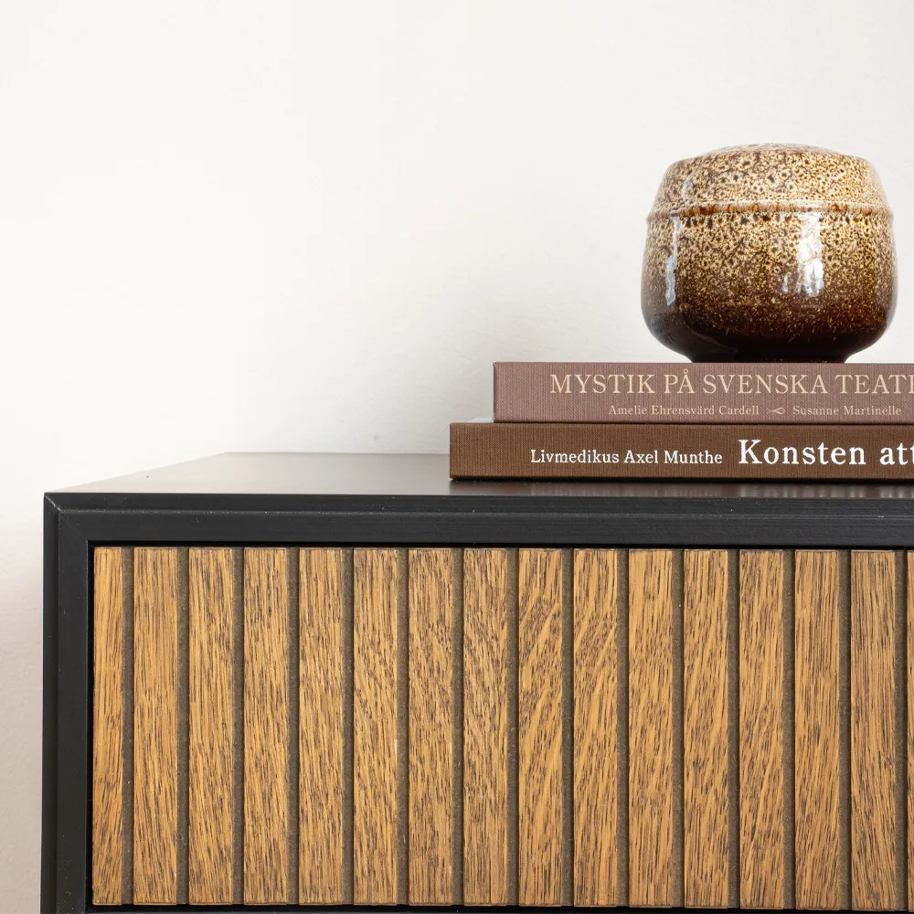 Line byrå, Walnut/black-6 lådor-vägghängd Englesson
