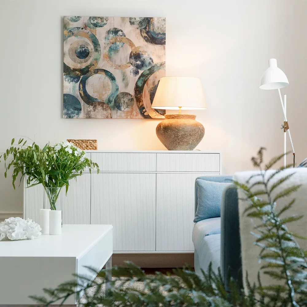 Line Hög skänk, white, 2dörrar+2lådor+1hylla, kromben Englesson