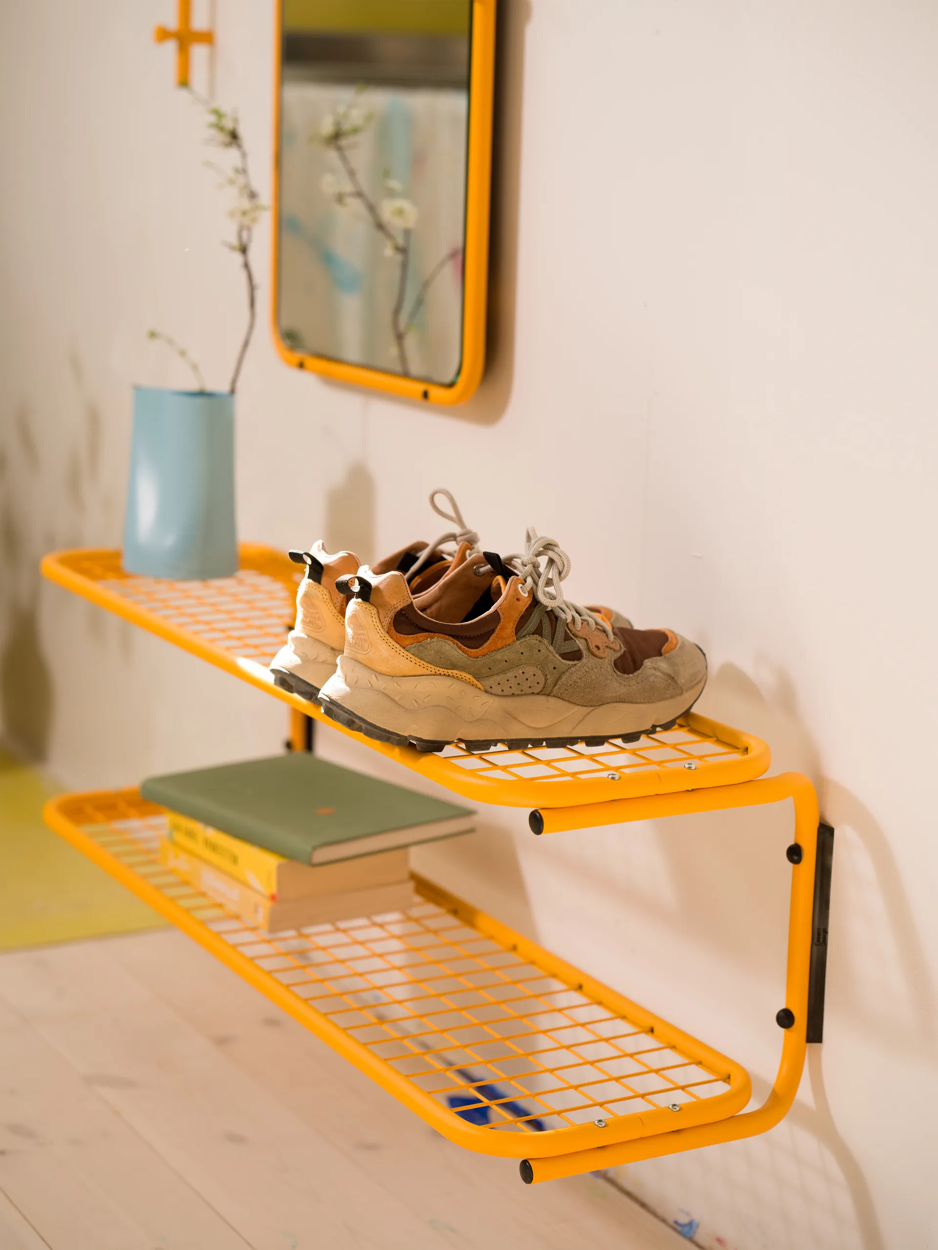 Classic skohylla 100 cm, Sun yellow Essem Design