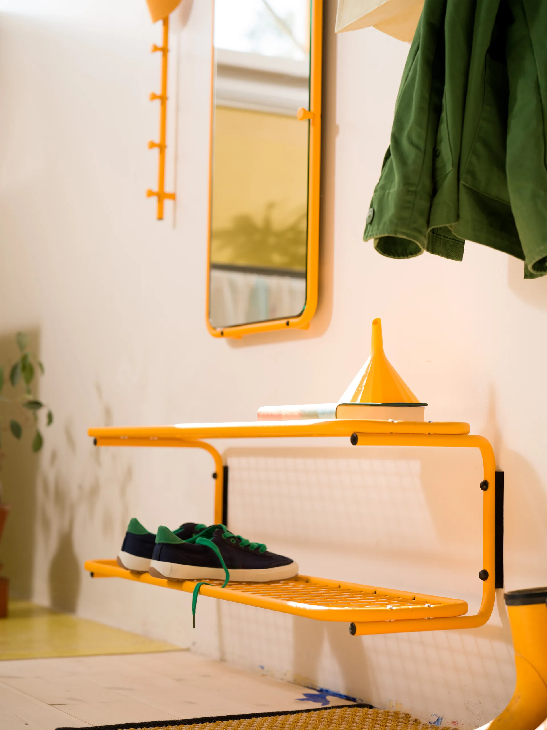 Classic skohylla 120 cm, Sun yellow Essem Design