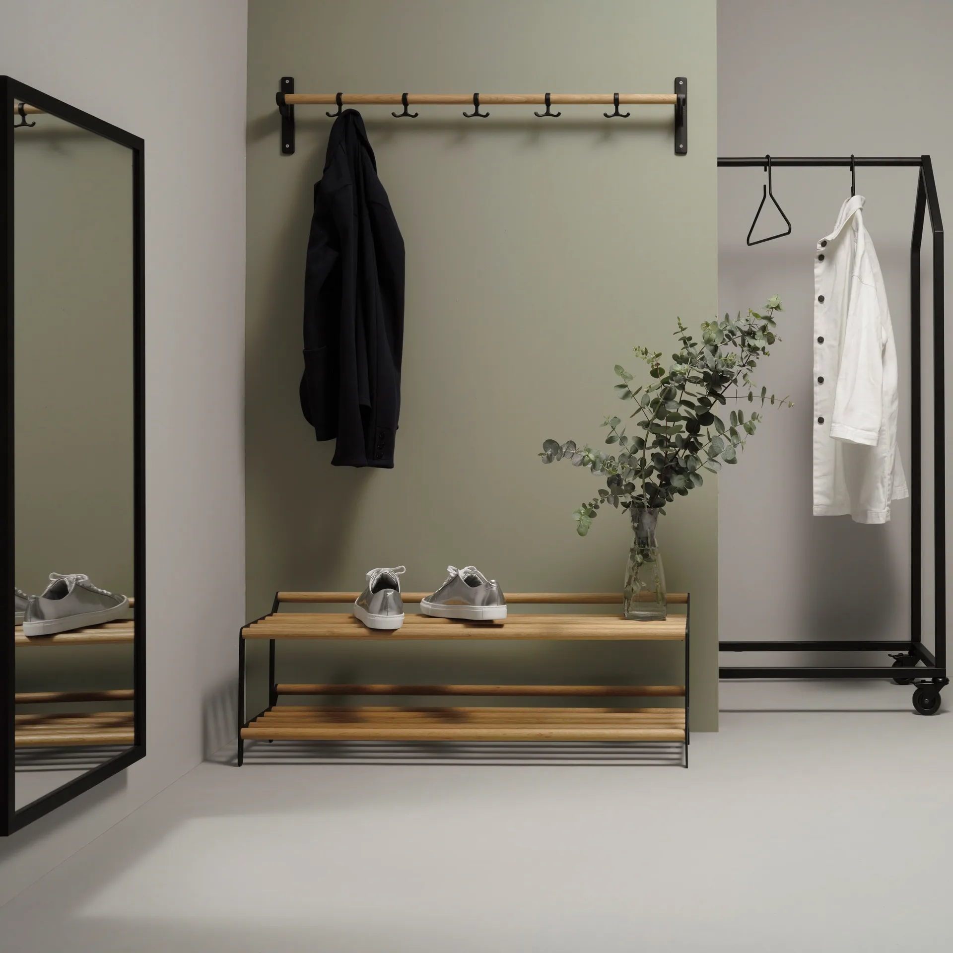 Tamburin skohylla 60 cm, Ek-svart Essem Design