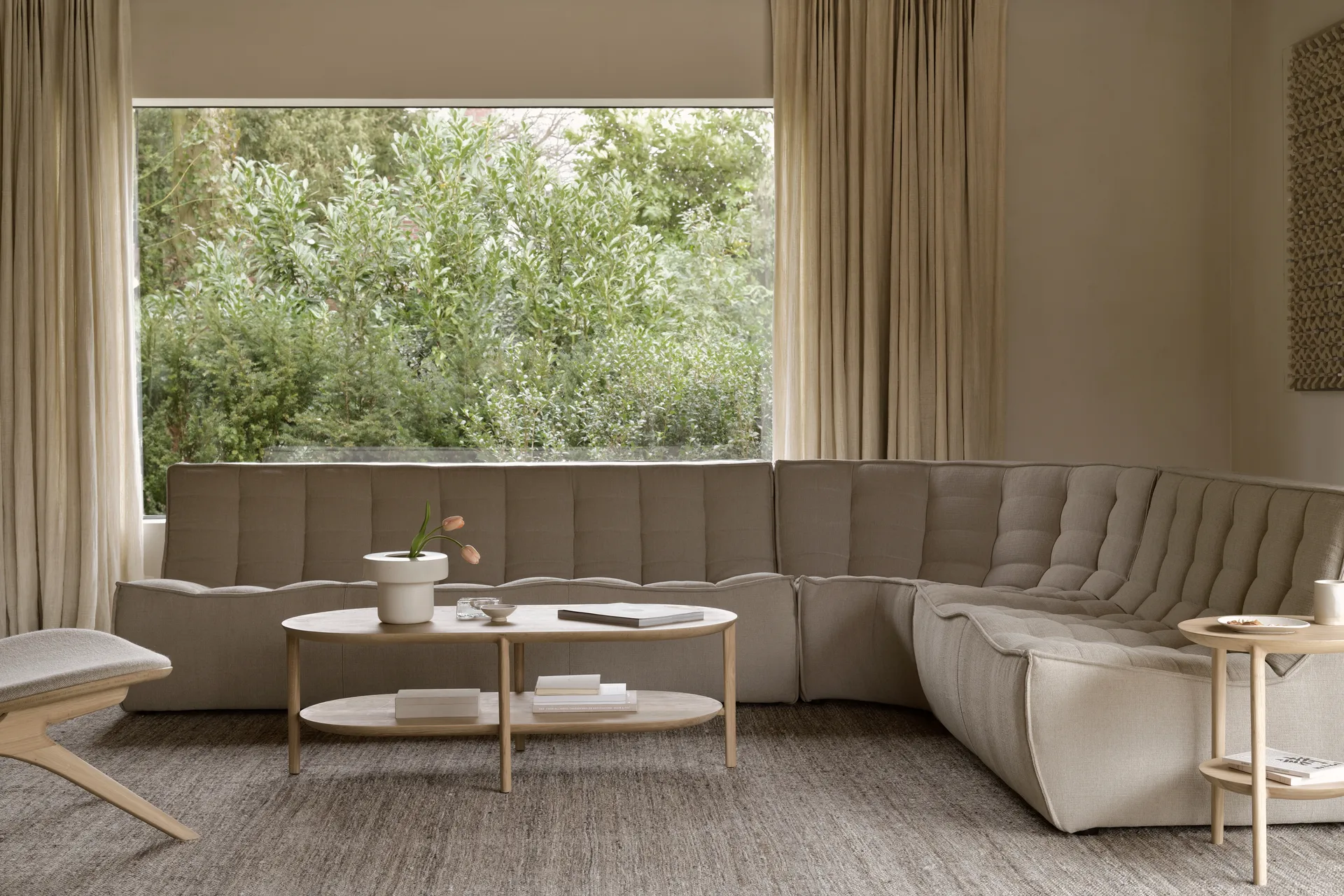 N701 modulhörnsoffa med rakt hörn, tyg Ecru Beige, 301x231 cm Ethnicraft