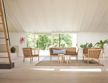 J149 soffa - Tyg röd-lackerad ek, 3-sits - FDB Møbler