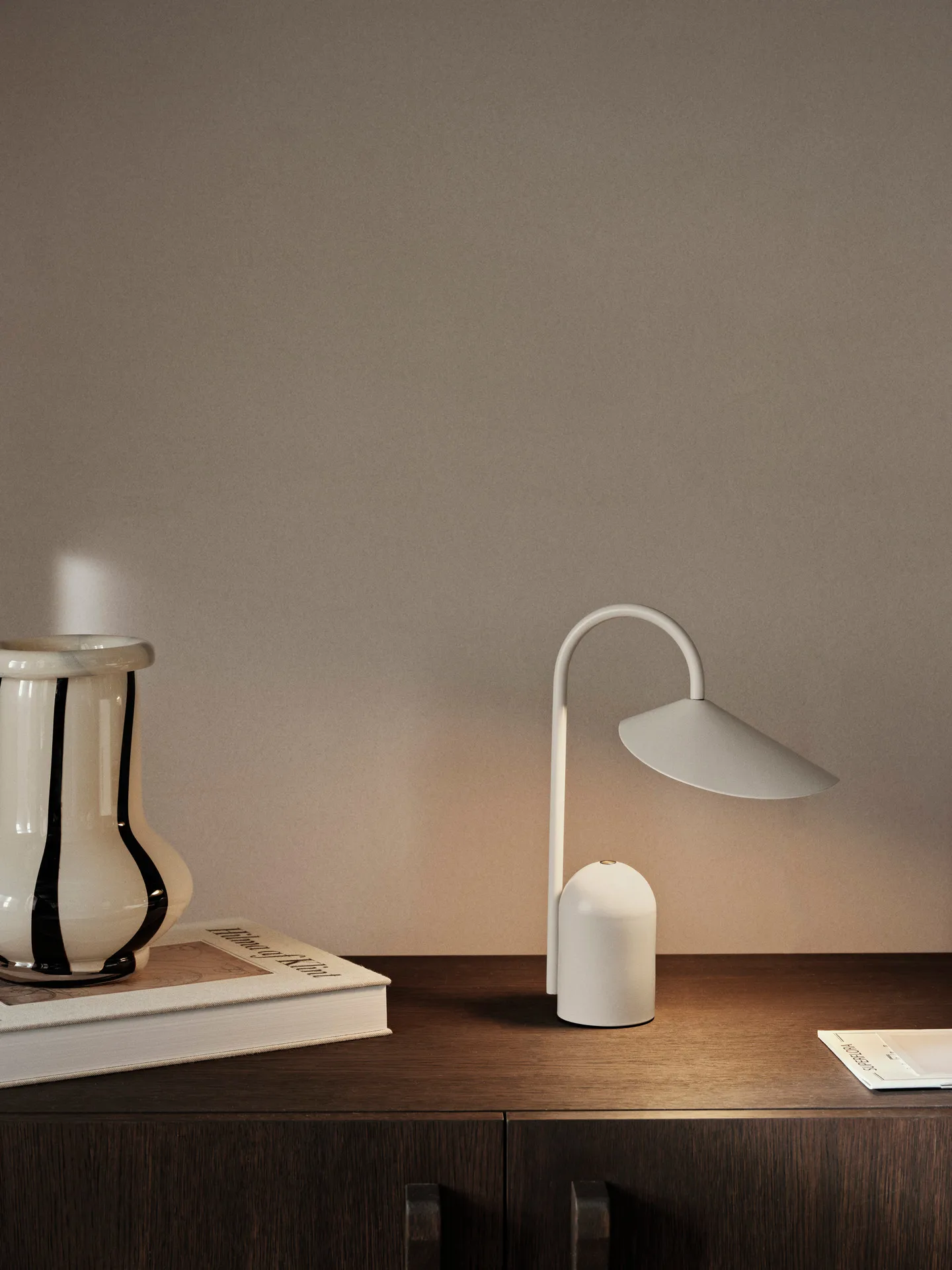 Arum portabel lampa, Cashmere Ferm Living