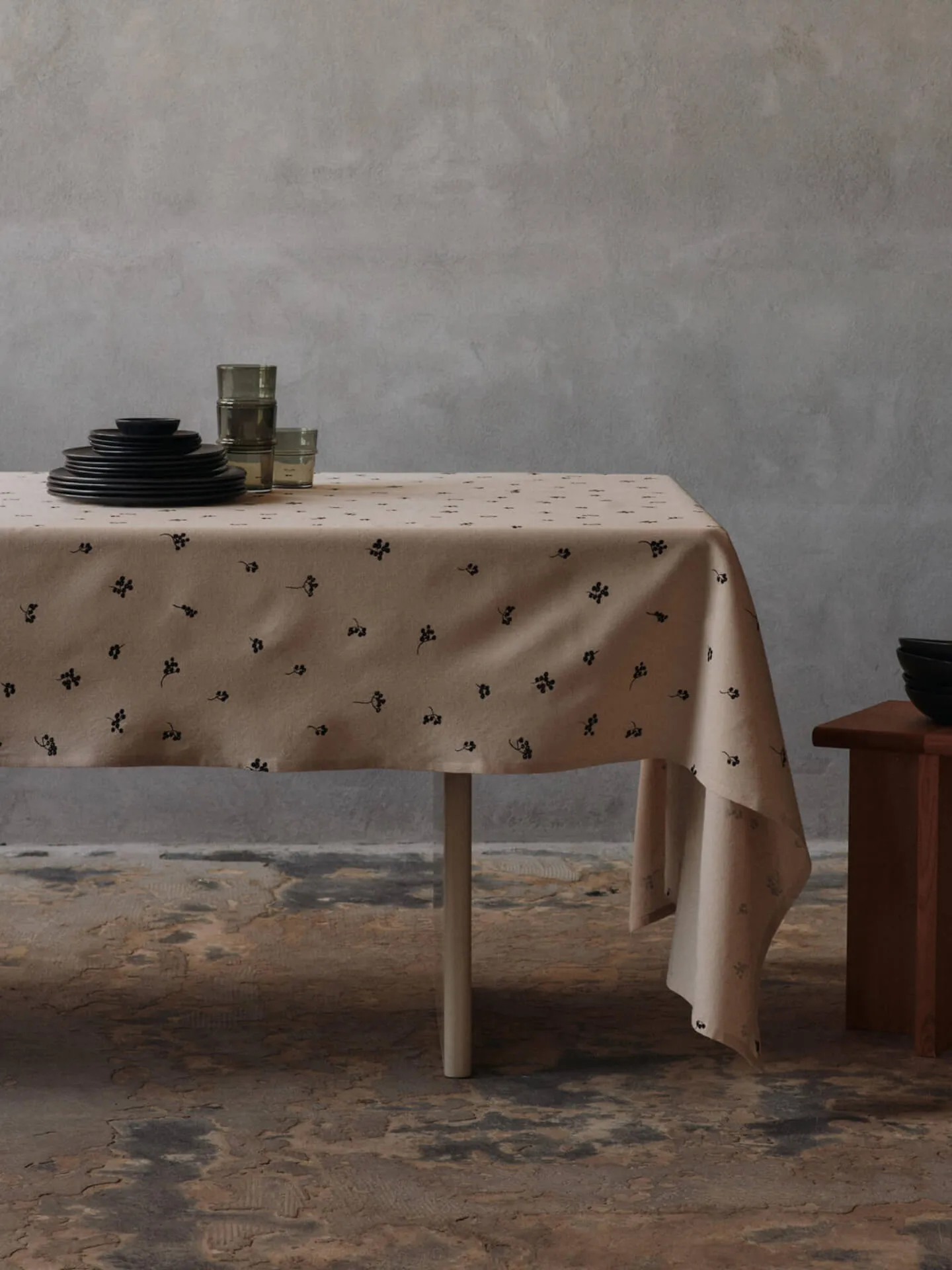 Baies bordsduk 150x240 cm, Natural-dark chocolate Ferm Living