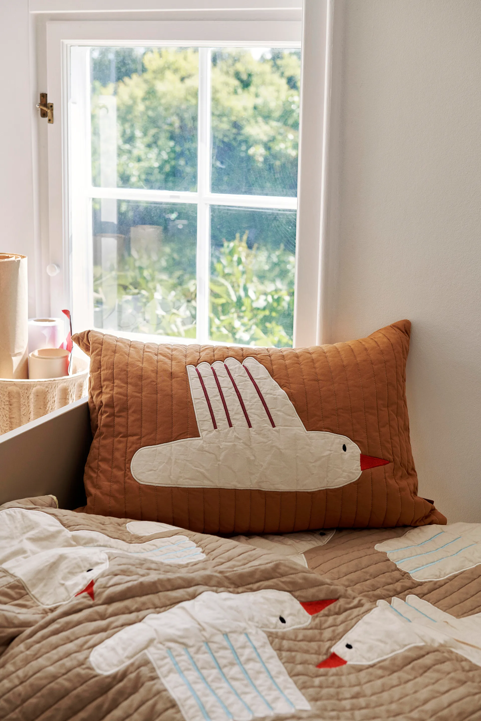 Bird quiltad kudde 60x40 cm, Sugar kelp (brun) Ferm Living