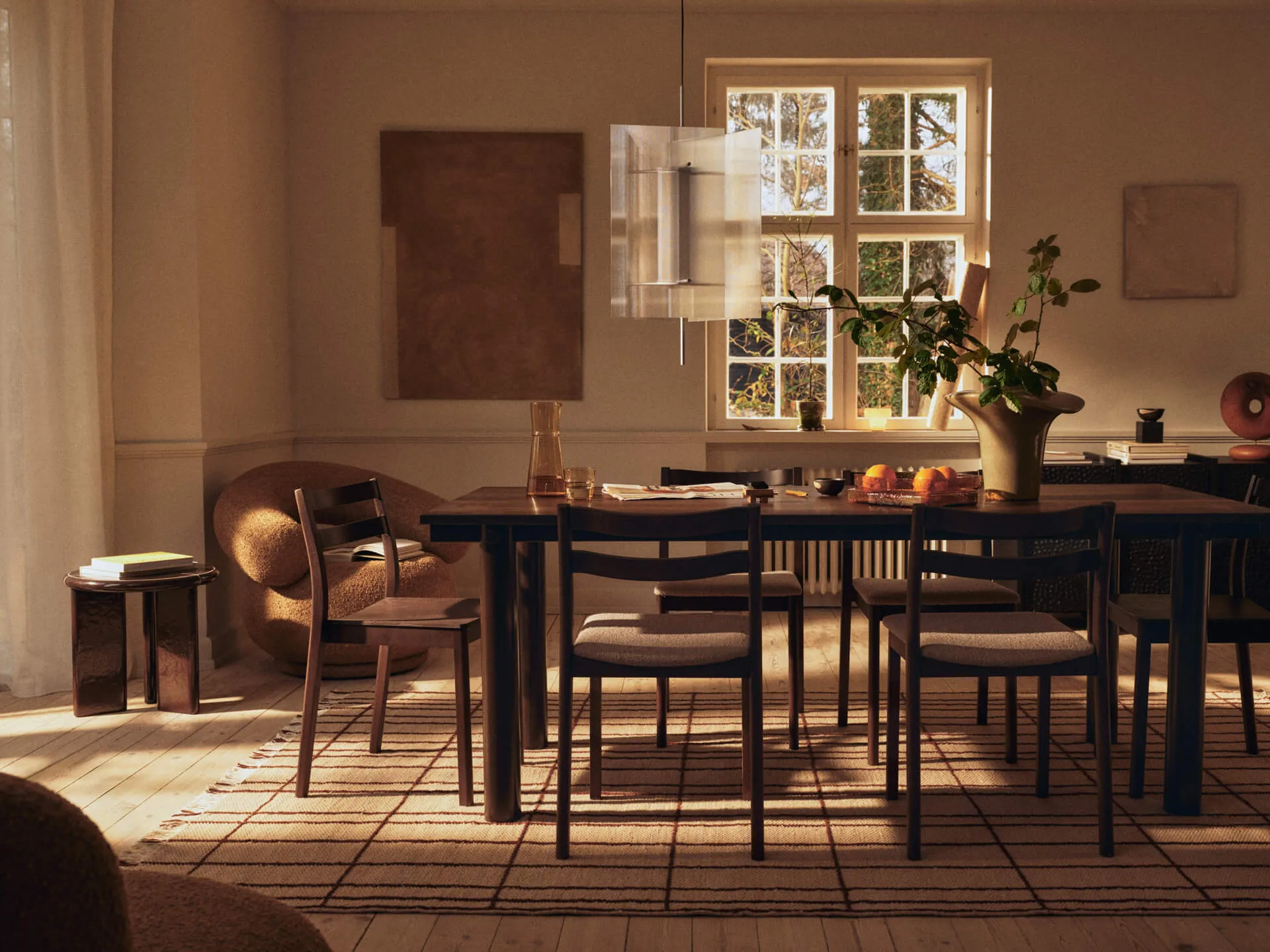Boda stol, Klädd sits soft bouclé, mörkbetsad bok-natural Ferm Living