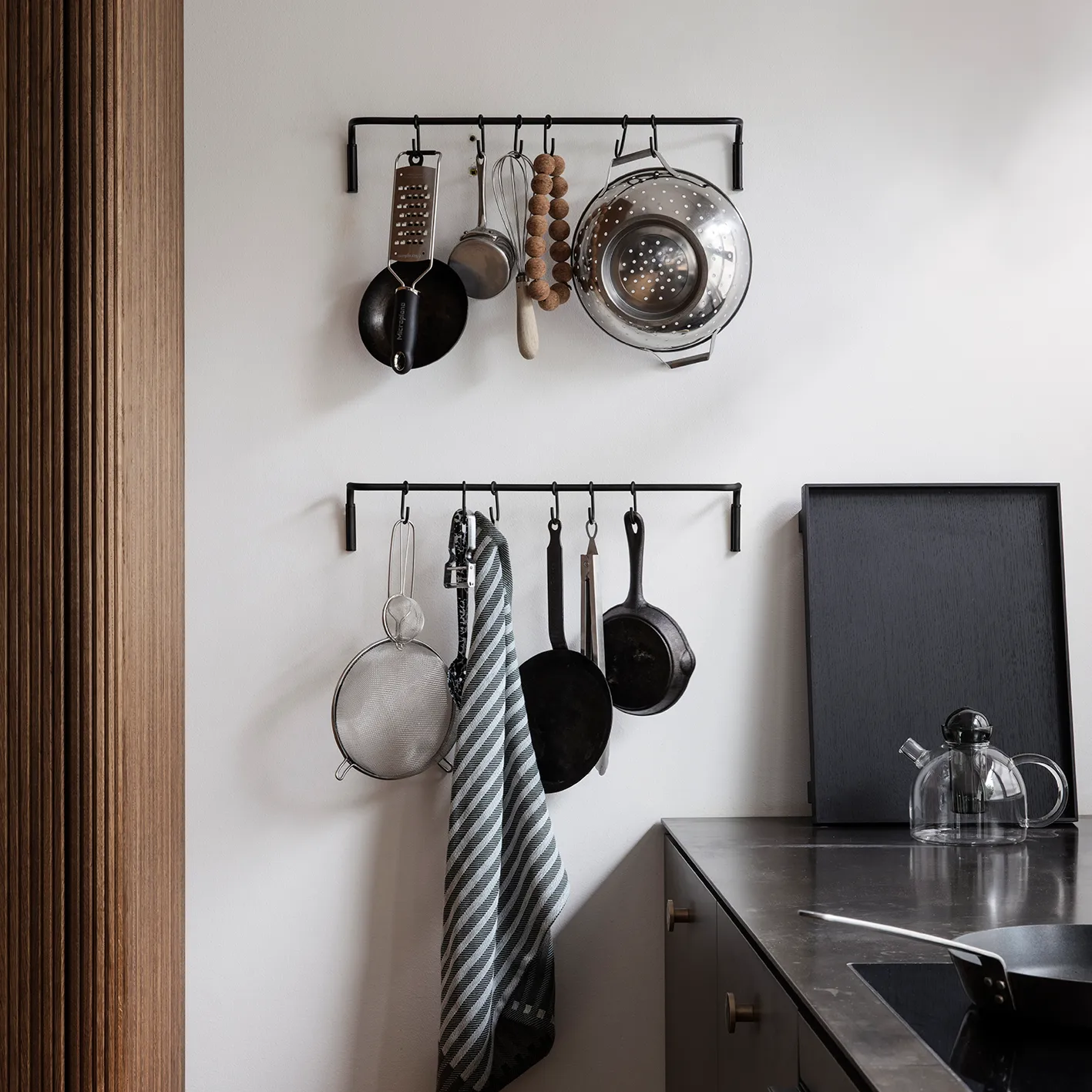 Bon träbricka large, Svartbetsad ek Ferm Living