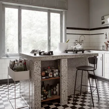 Bon träbricka small - Svartbetsad ek - Ferm Living
