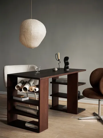 Edre skrivbord 137x65x73,5 cm - Dark Stained Pine - Ferm Living