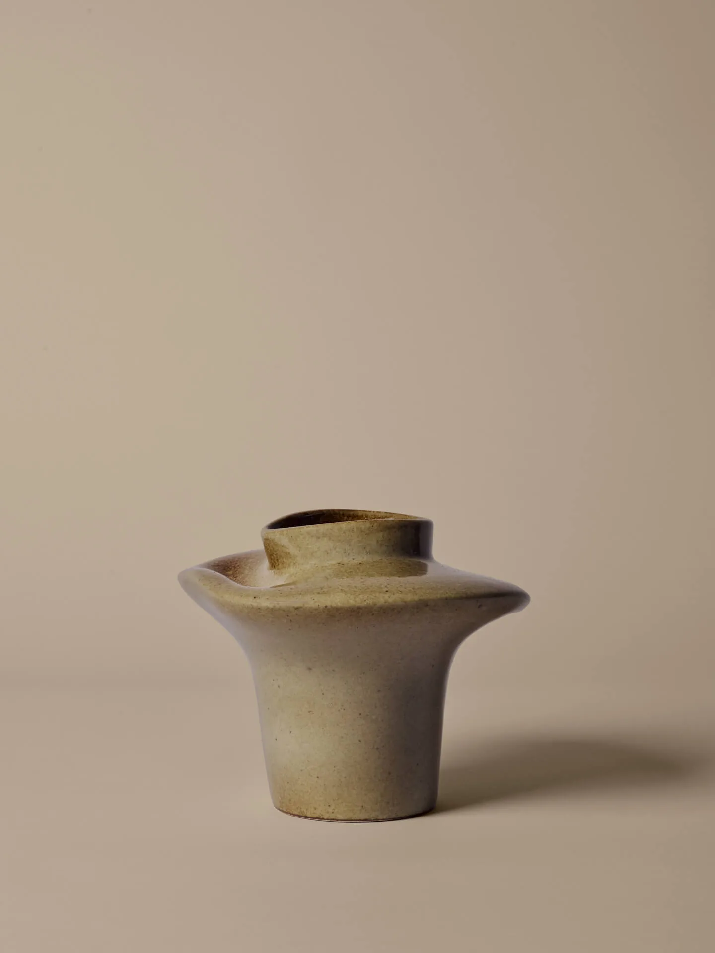Evio vas, Elm green, Ø25x22 cm Ferm Living