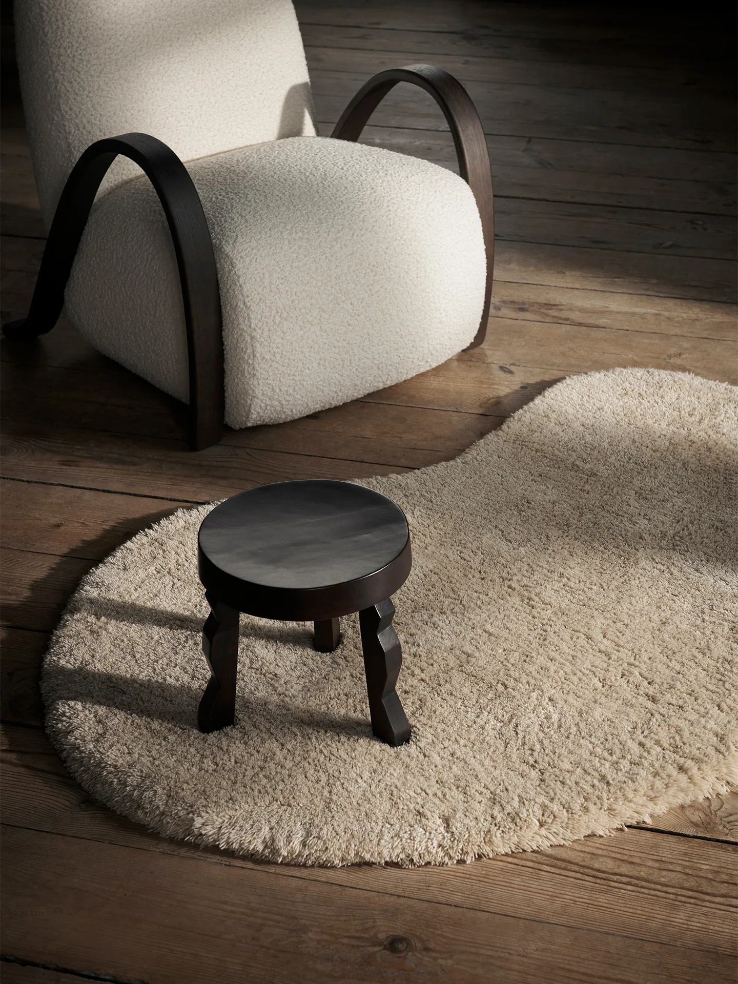 Faye rund pall, Dark Stained Mango, Ø31x30 cm Ferm Living