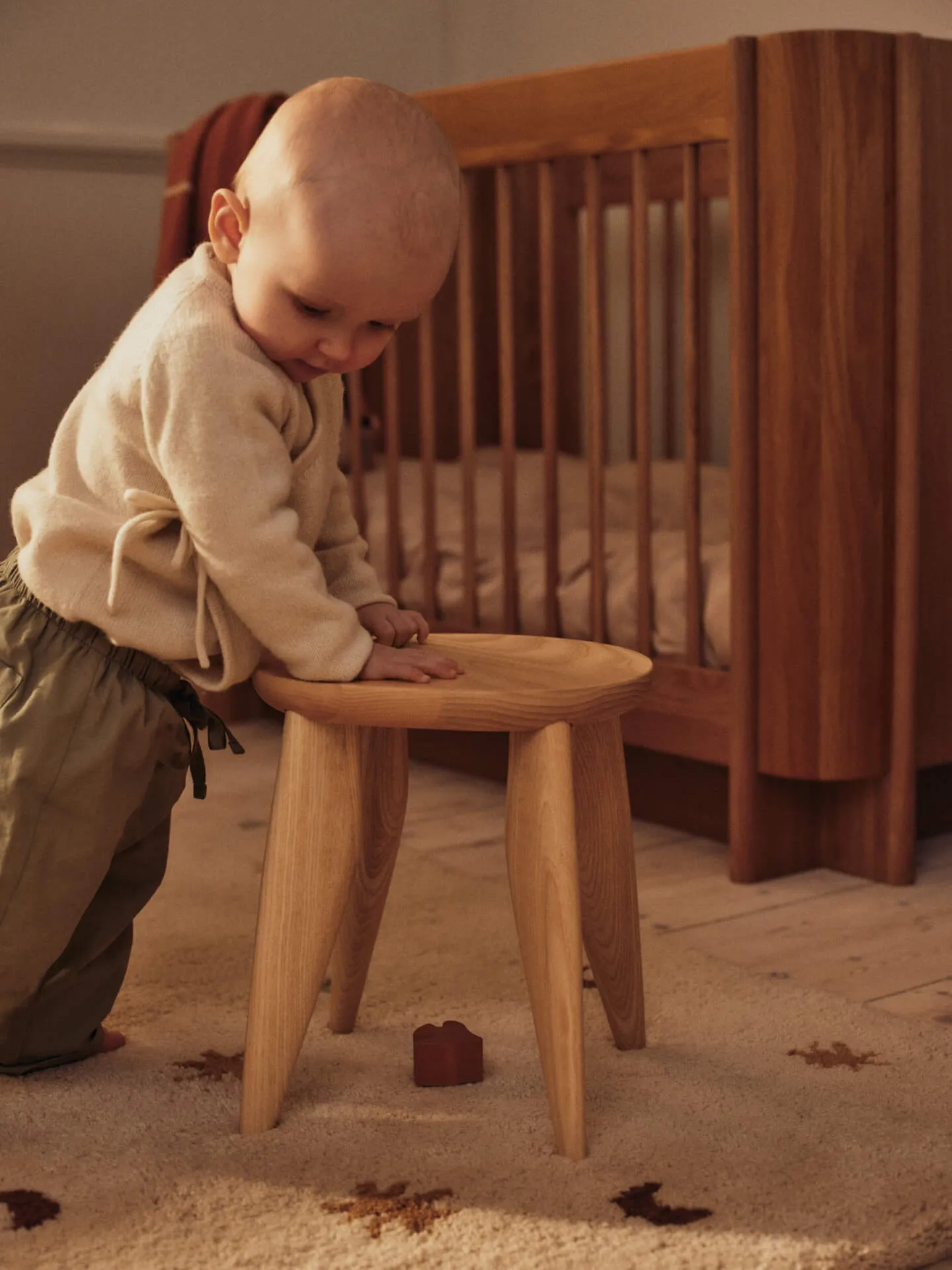 Feve kids rund pall, Obehandlad ask, Ø33x30 cm Ferm Living