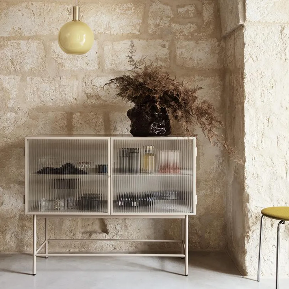 Haze sideboard, cashmere, vågigt glas Ferm Living