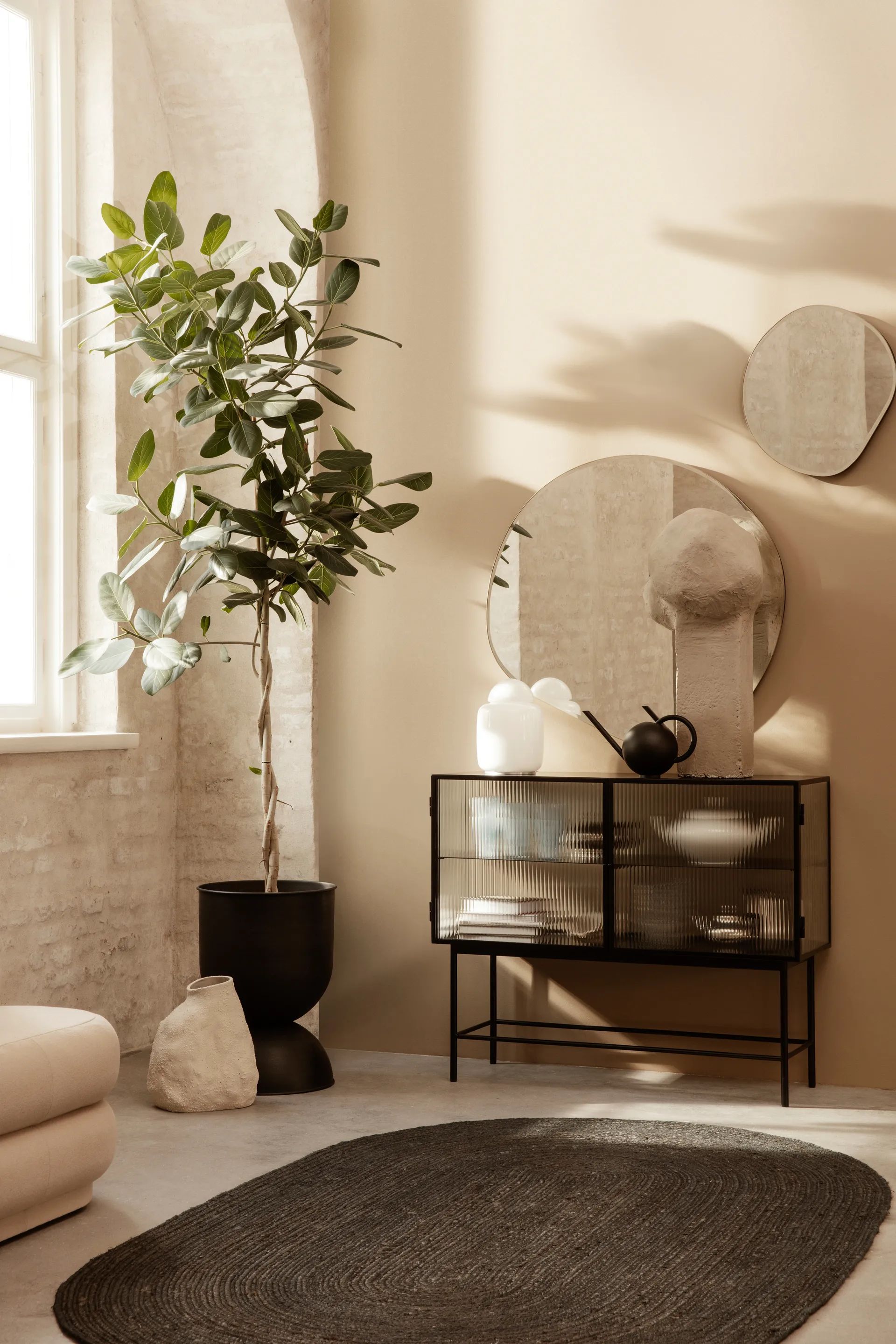 Hourglass kruka medium Ø40 cm, Svart-mörkgrå Ferm Living
