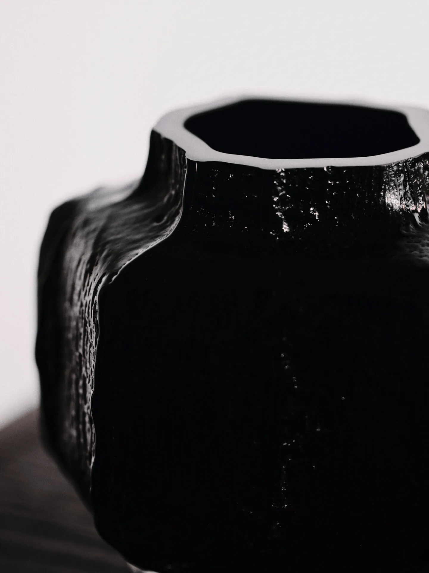 Mokuri vas, Black, 30 cm Ferm Living