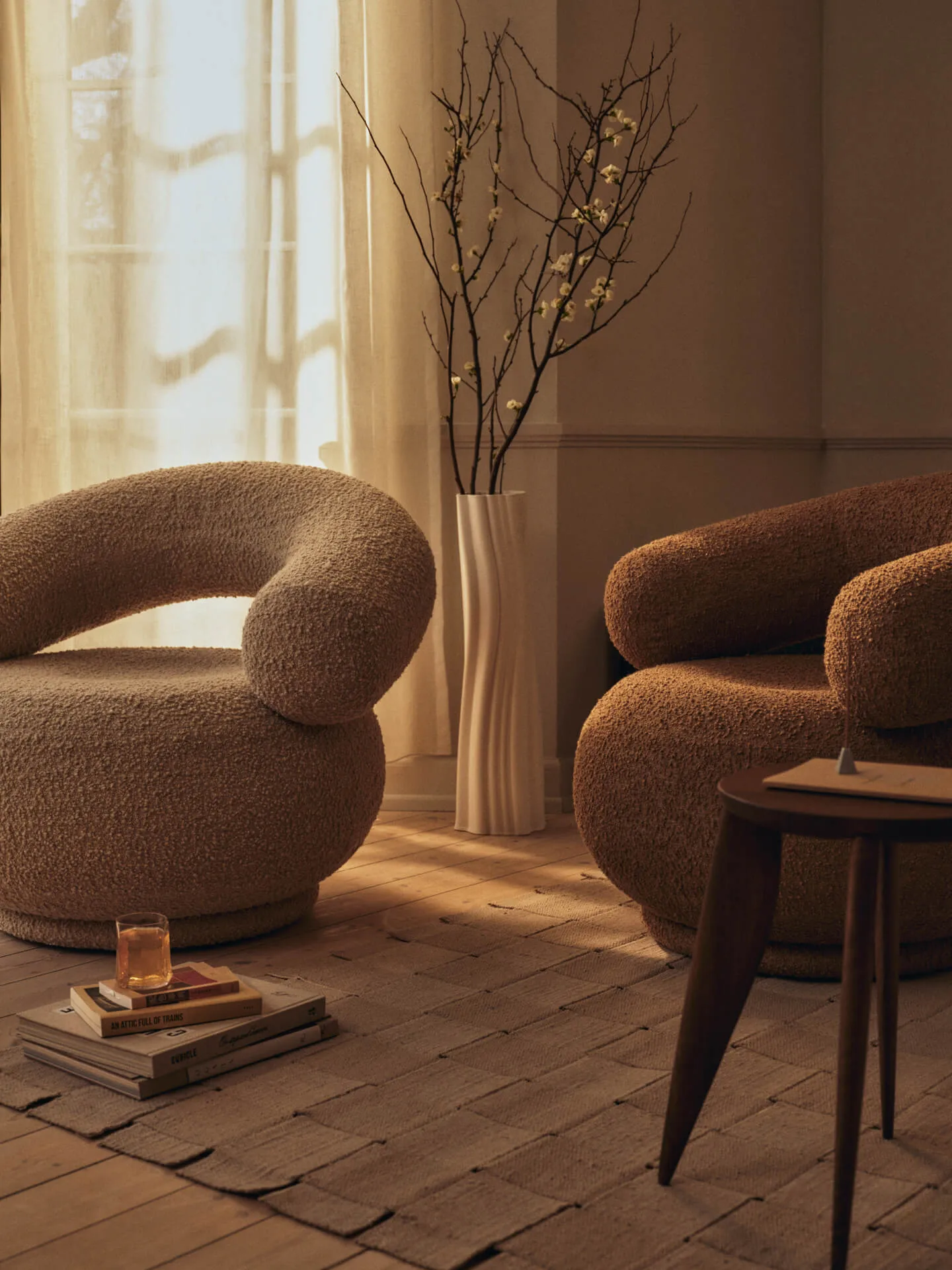 Orbo Lounge chair swivel, Raw bouclé - Tan Ferm Living