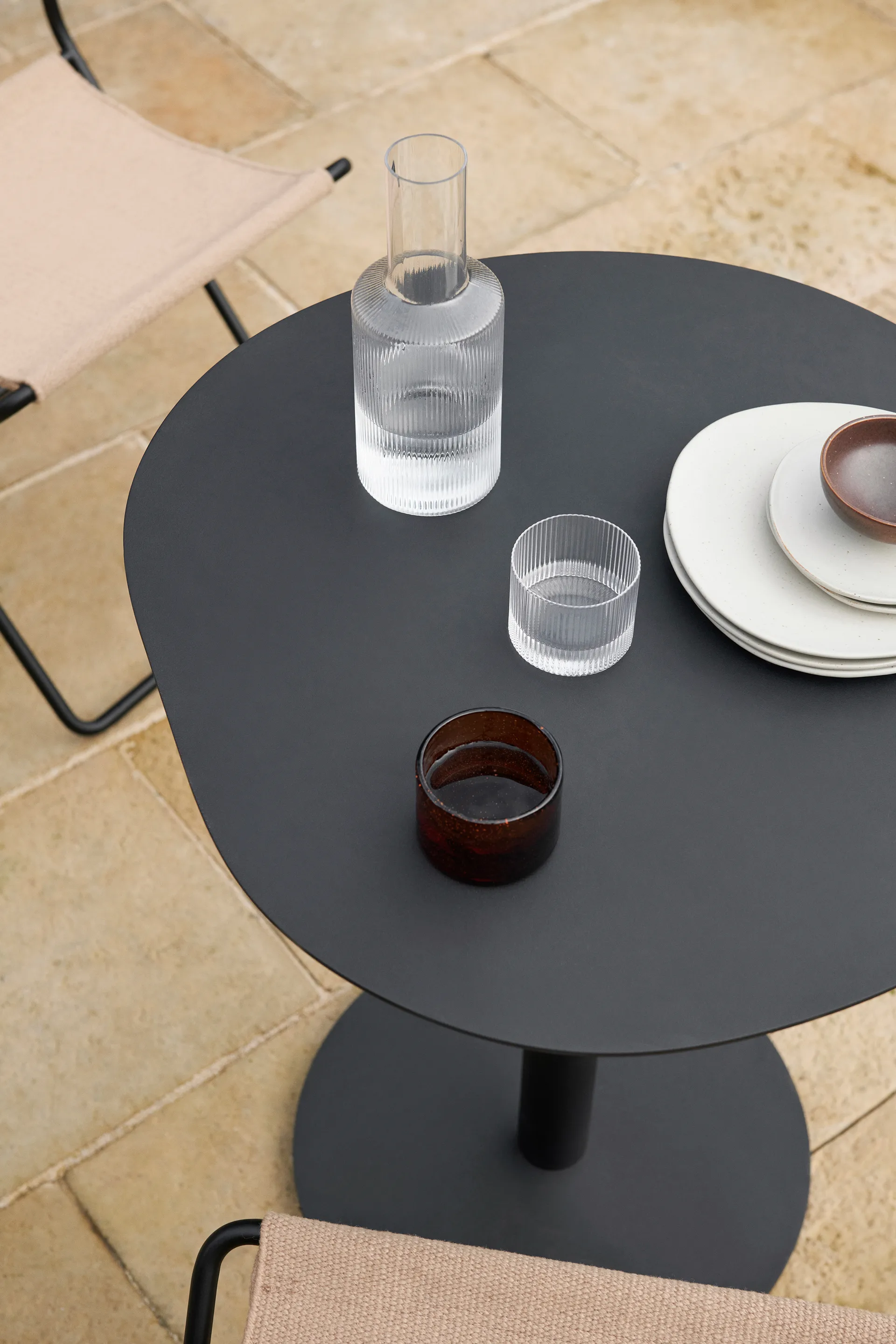 Pond cafébord Ø64x72 cm, Black Ferm Living