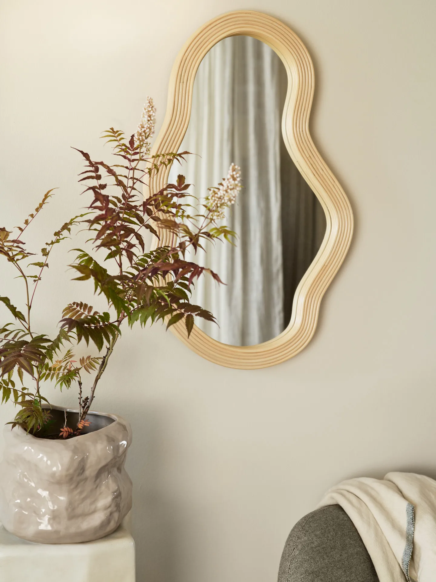 Pond spegel medium, Rattan Ferm Living