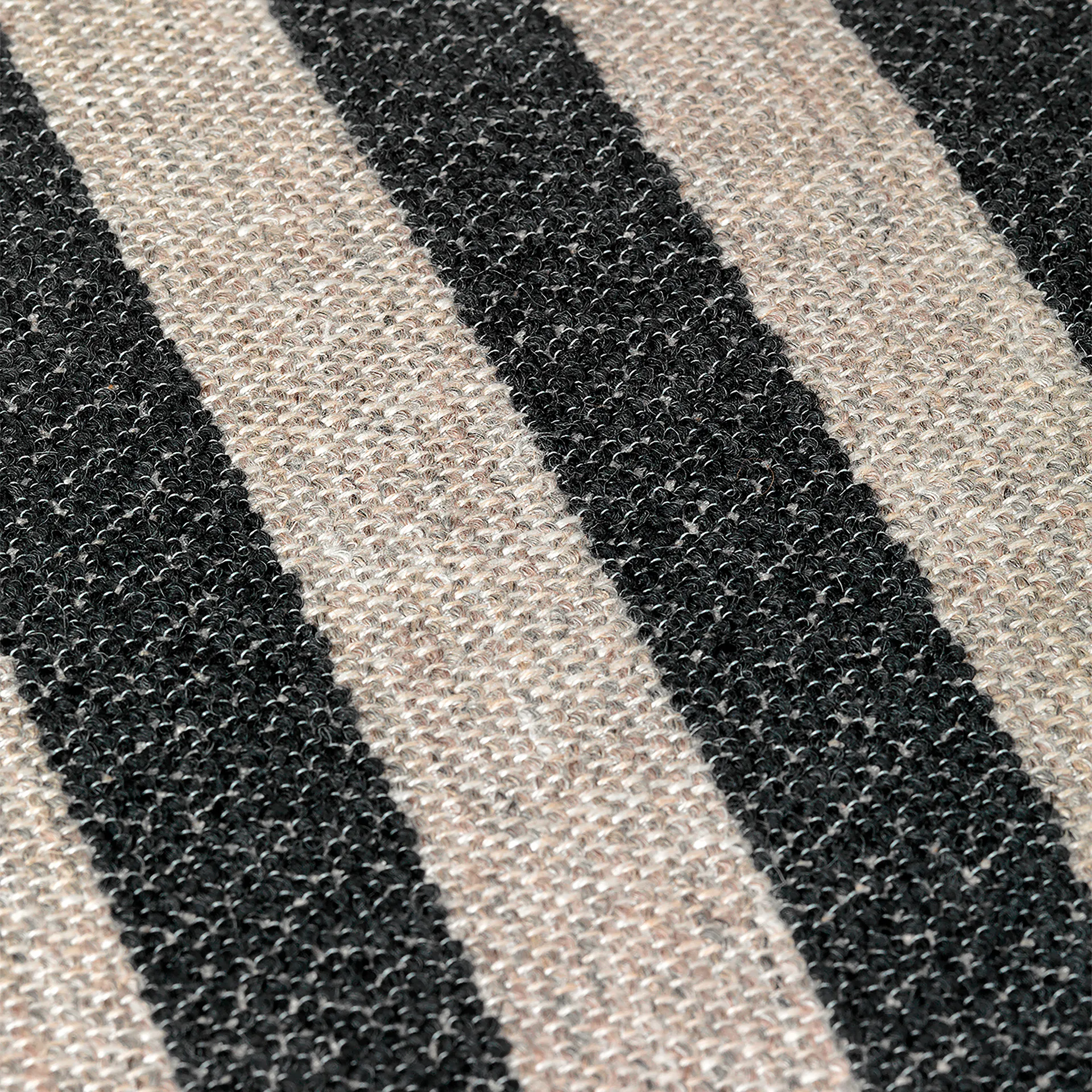 Rico lounge chair fåtölj, Louisiana sand black Ferm Living