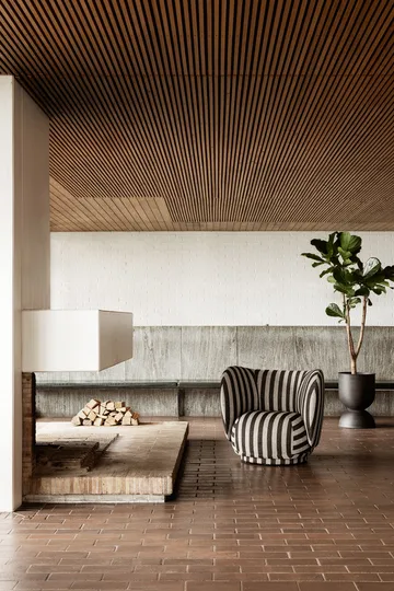 Rico lounge chair fåtölj - Louisiana sand black - Ferm Living