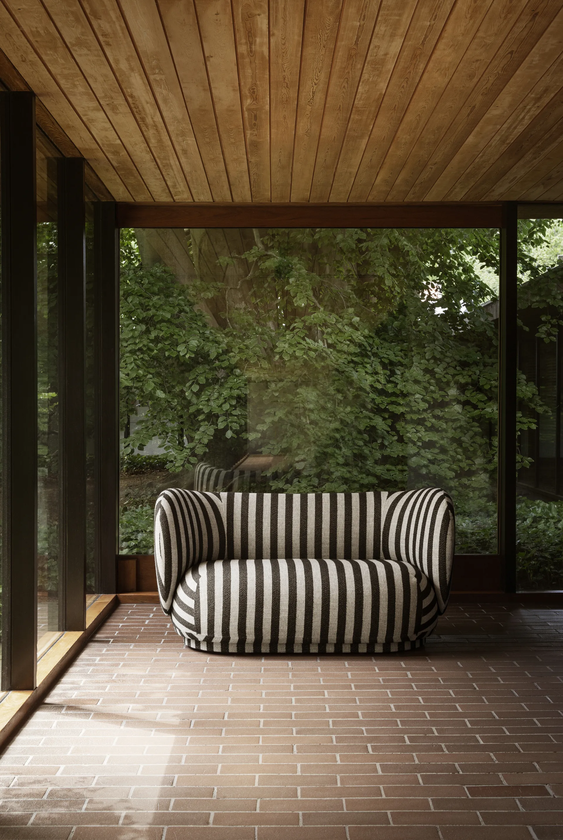 Rico soffa 2-sits, Louisiana sand black Ferm Living