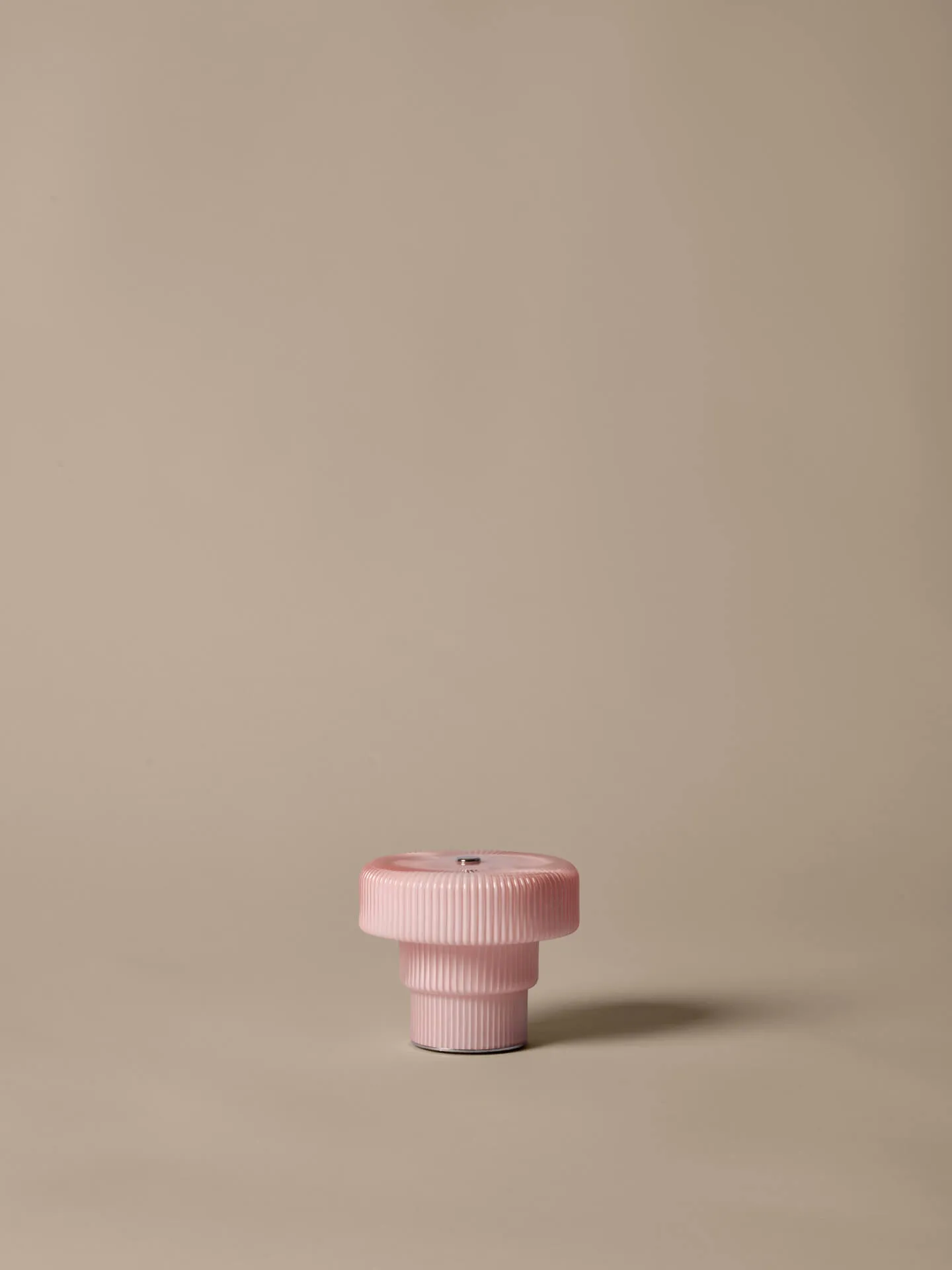 Ripple portabel bordslampa, Pale rose, 10 cm Ferm Living