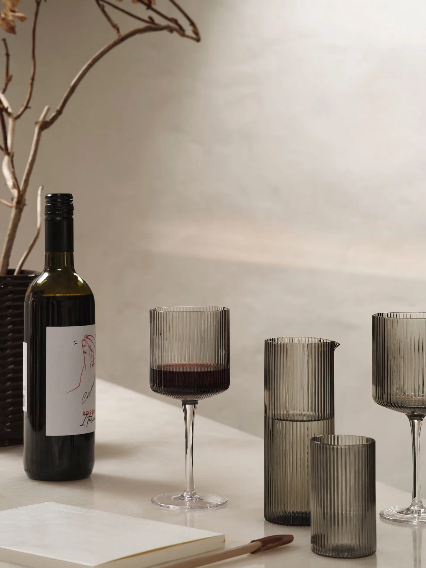 Ripple rödvinsglas 32,5 cl 2-pack, Smoked grey Ferm Living