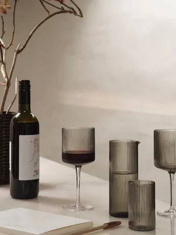 Ripple rödvinsglas 32,5 cl 2-pack - Smoked grey - Ferm Living