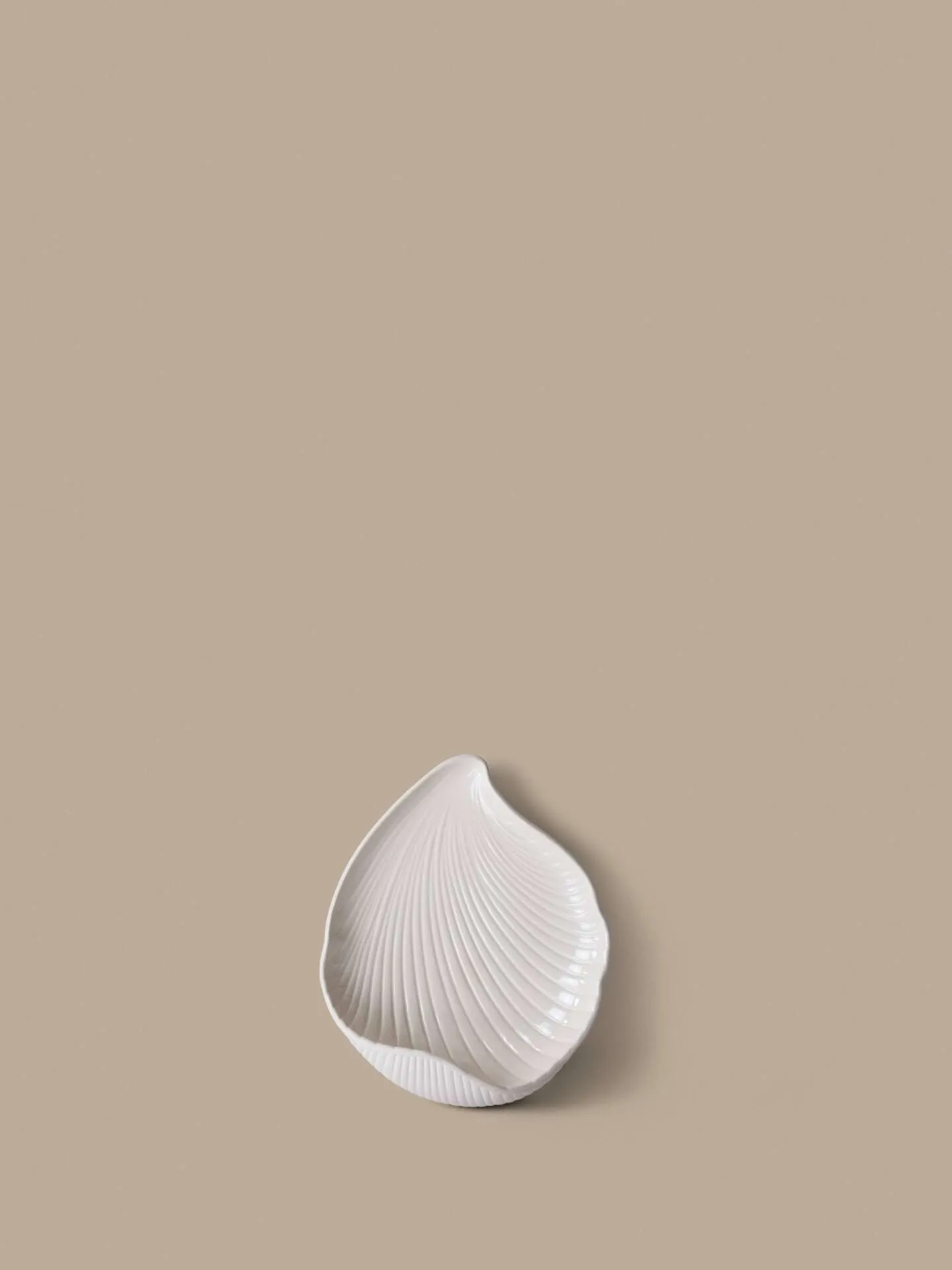 Shell väggljusstake, Off-white, 24x9,5x28,2 cm Ferm Living