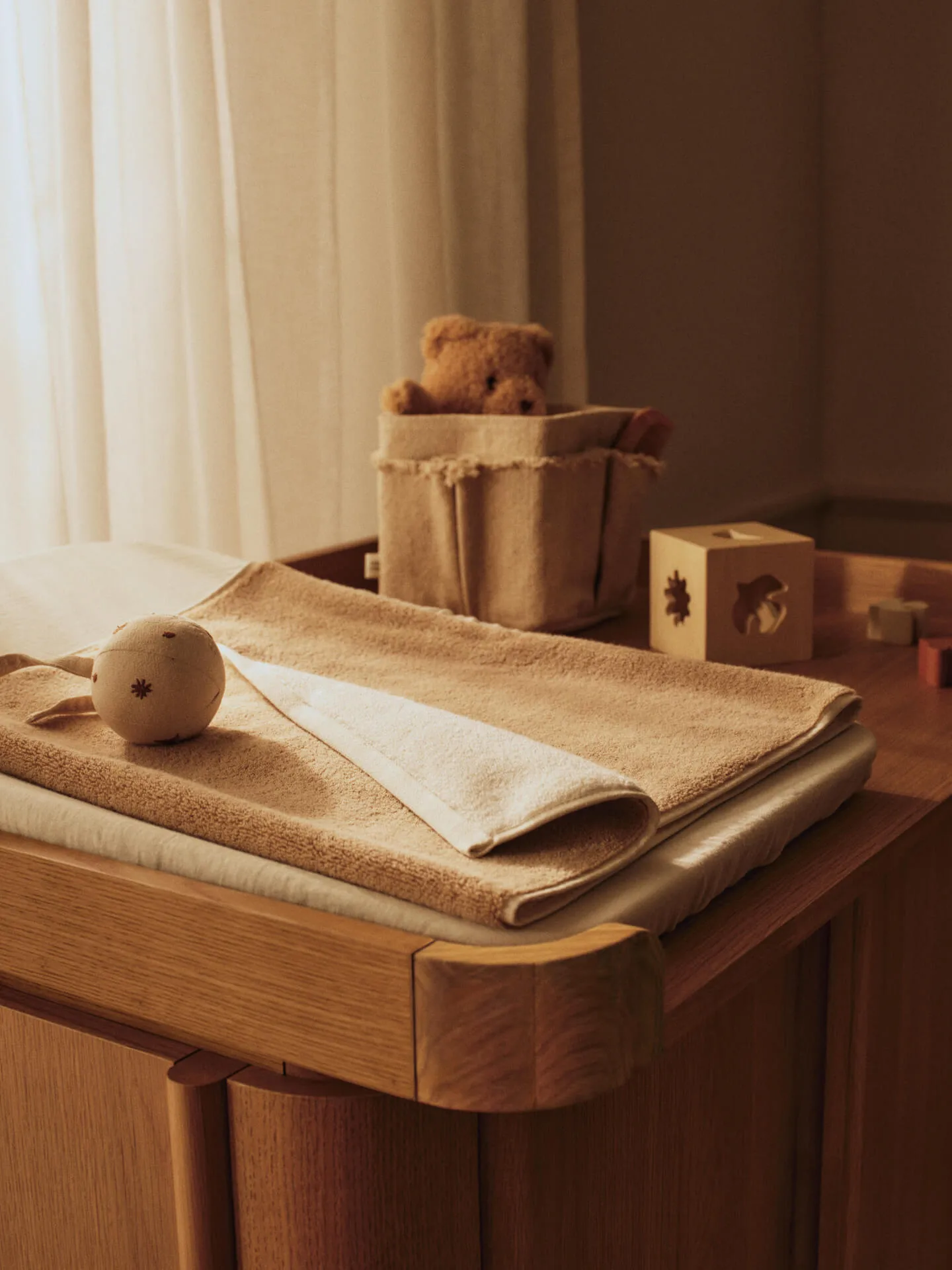 Skötbord till Tilu byrå, Natural oak, 100x74x10 cm Ferm Living