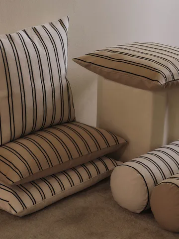 Twill bolster cylinderkudde - Off-white-black - Ferm Living