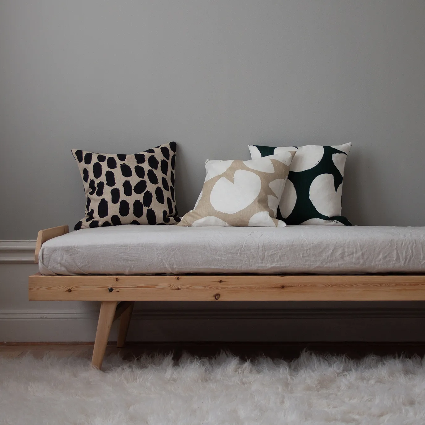 Dots kuddfodral 48x48 cm, Beige-svart Fine Little Day
