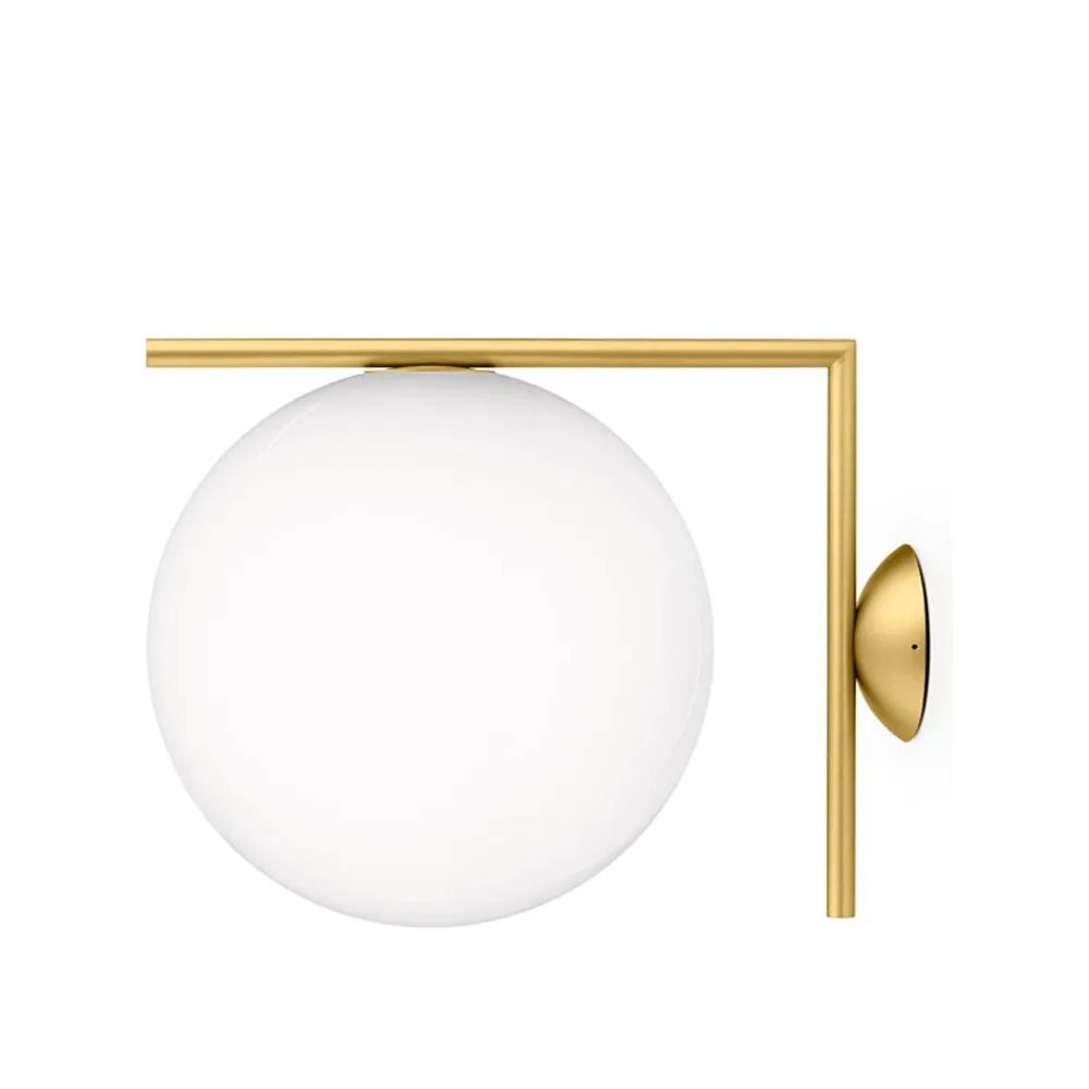 IC lights C/W2 vägglampa, Borstad mässing-opal Flos
