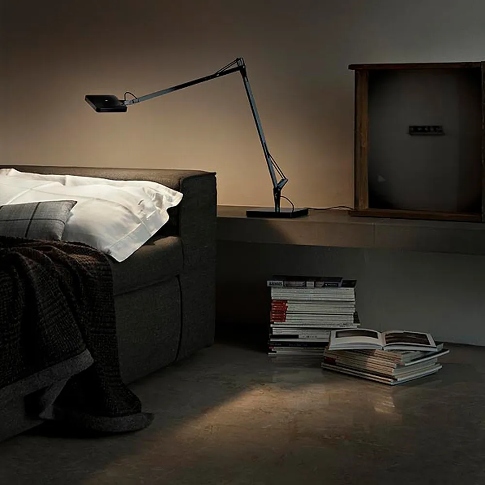 Kelvin T LED bordslampa, Svart blank Flos
