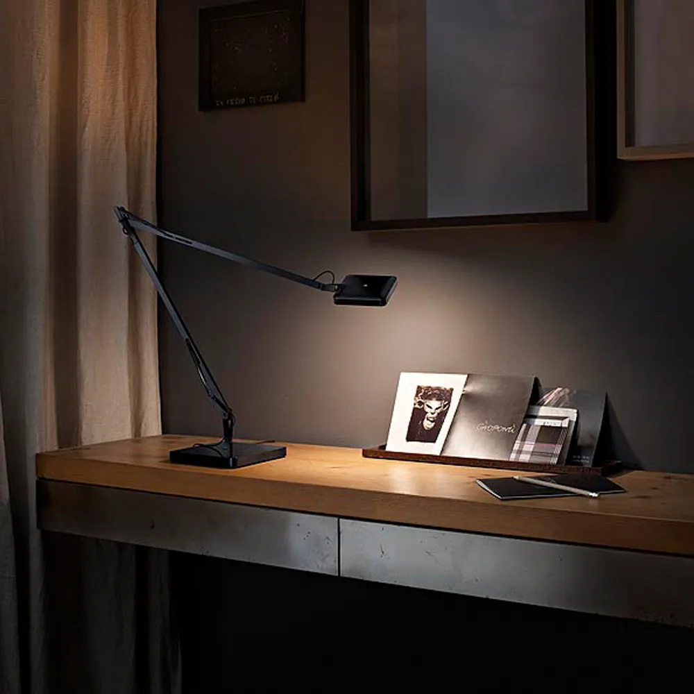 Kelvin T LED bordslampa, Svart blank Flos