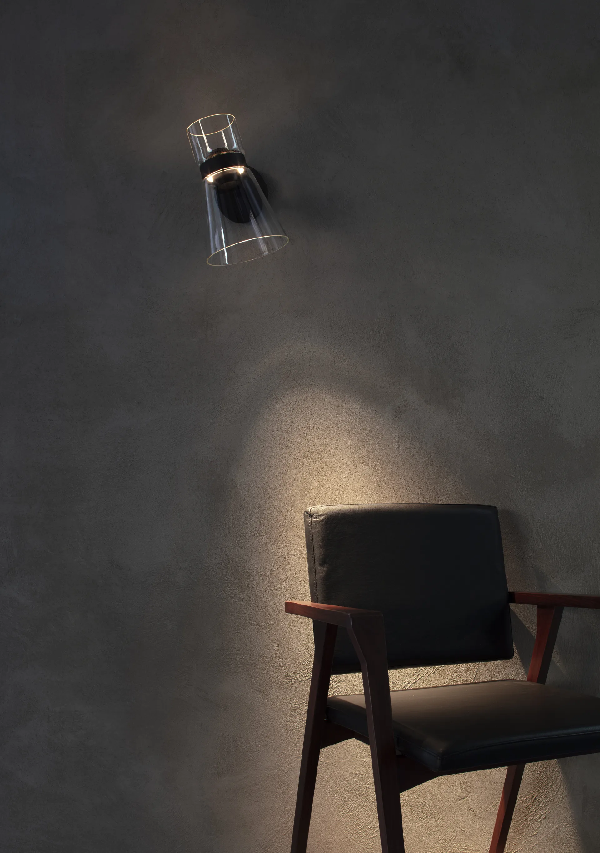 Nocturne Cone vägglampa - Svart Flos
